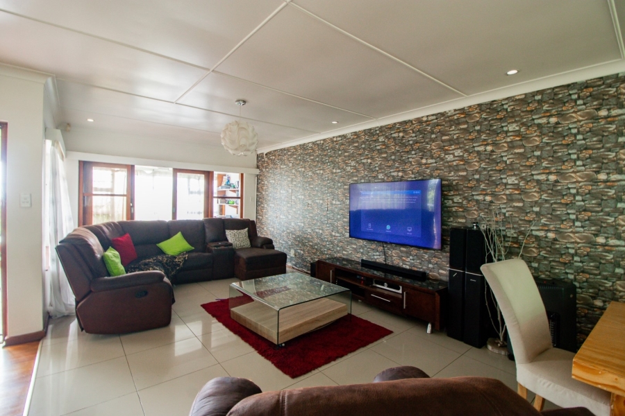 3 Bedroom Property for Sale in Sunnyridge Eastern Cape